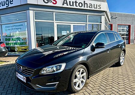 Volvo V60 Kombi Momentum*XEN*LED*NAVI*LEDER*AHK*StHeiz