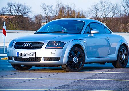 Audi TT Coupe 1.8T quattro 165 kW -