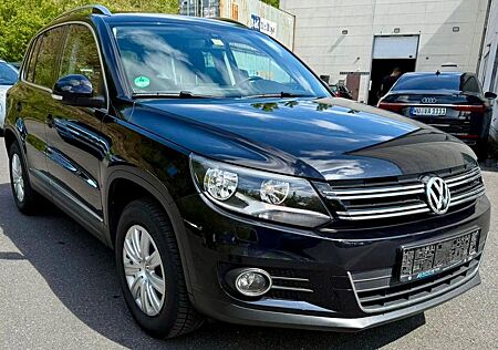 VW Tiguan Volkswagen Sport & Style,1.Hand,AHK,Alcantara,PDC,