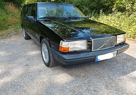 Volvo 740 Kombi Oldtimer schwarz