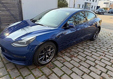 Tesla Model 3 Allradantrieb mit Dualmotor Long Ran...