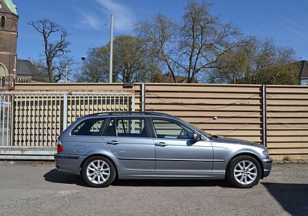 BMW 320i 320 Baureihe Touring *LEDER*AHK*S.DACH*NAVI