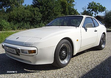 Porsche 944
