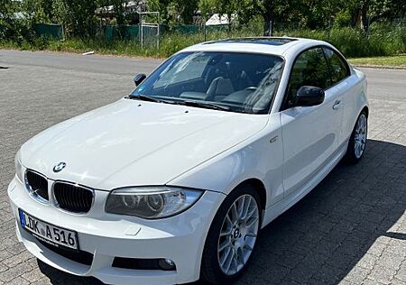 BMW 125i Coupé FL - Prof. Navi I M - Paket