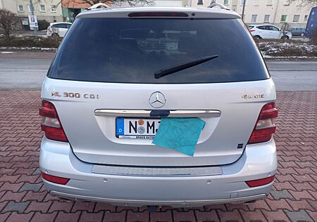 Mercedes-Benz ML 300 CDI 4MATIC BlueEFFICIENCY -