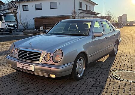 Mercedes-Benz E 320 Aut.Avantgarde 2.Hand Scheckheft Leder PDC