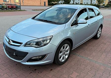 Opel Astra J 1A Zustand /Navi/Leder/2.Radsatz/Allu/BT
