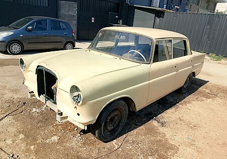 Mercedes-Benz 200 W110