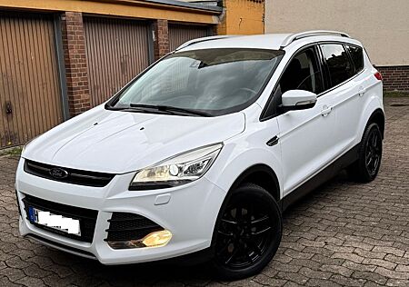 Ford Kuga 2,0 TDCi 4x4 PowerShift Totwinkel Navi