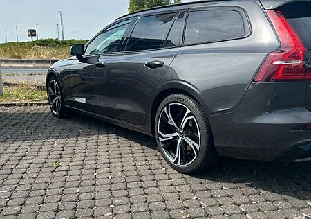 Volvo V60 B4 D Auto Plus Dark