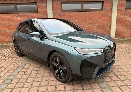 BMW iX xDrive50 Sportpaket,Massage,SkyLou,Luftfedern
