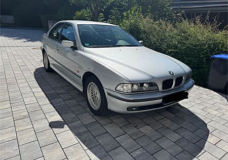 BMW 523i 8fach Bereift, TÜV Neu, sehr guter Zustand