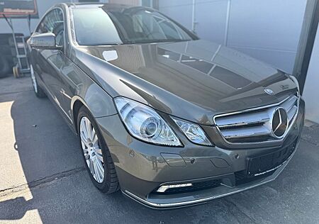 Mercedes-Benz E 250 E - Coupe 1.Hand,PANO,Bi-Xenon,Garantie