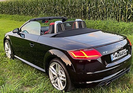 Audi TT Roadster 2.0 TFSI S tronic quattro -