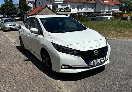 Nissan Leaf 150 PS 39KWH Acenta Acenta