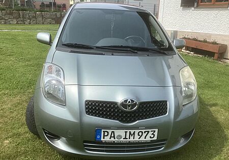 Toyota Yaris 1,3-l-VVT-i Executive Executive