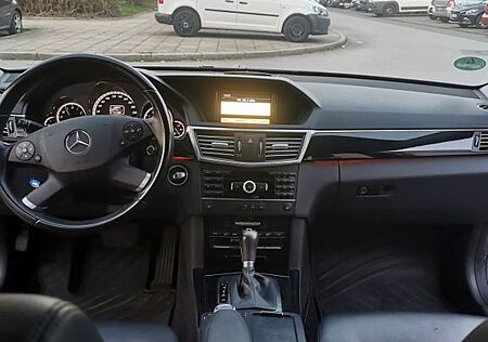 Mercedes-Benz E 200 BlueEFFICIENCY -