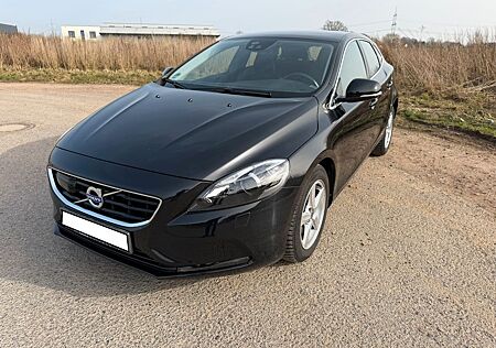 Volvo V40 D3 Momentum Business 150PS 5-Zylinder Diesel