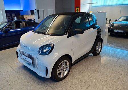 Smart ForTwo coupé EQ / SHZ / ALU / nur 3.041 KM