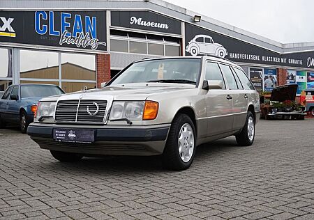 Mercedes-Benz 300 TD S124*OLDTIMER*KLIMA*AHK*7-SITZE*GARANTIE*