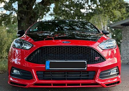 Ford Focus ST (300 PS) - gepflegt & zuverlässig