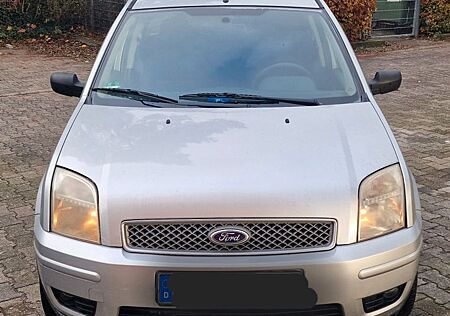 Ford Fusion 1,4 TDCi + +