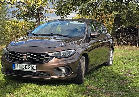 Fiat Tipo 1.4 16V LOUNGE + TOP Ausstattung + AHK