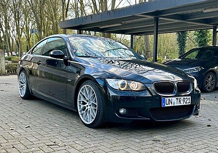 BMW 325i - Perf. ESD, Schalter, M-Paket, 19 Zoll
