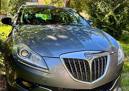 Lancia Delta 1.4 T-Jet 16v 88kW Oro