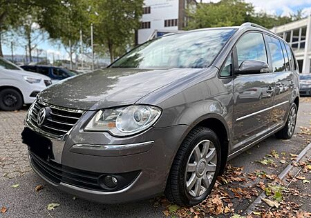 VW Touran Volkswagen Highline DSG Navi-Leder-Klima-AHK-Sitzhz.