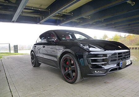 Porsche Macan Turbo mit Performance Paket Turbo mit ...