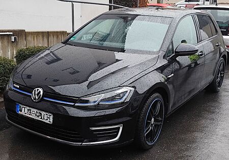 VW Golf Volkswagen E- Wärmepumpe, CCS, LEDER, KAMERA, ACC, AHK
