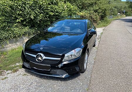 Mercedes-Benz A 180 Urban - Benziner / EZ 04/2017
