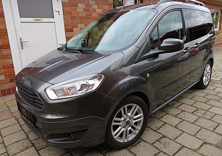 Ford Tourneo Courier Titanium AHK HU/AU Neu