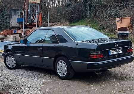 Mercedes-Benz 230