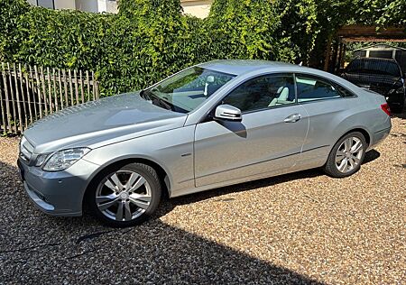 Mercedes-Benz E 350 Coupé CGI BlueEFFICIENCY AVANTG....