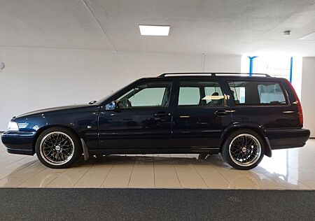 Volvo V70 2.5 TDI Klimaaut. / Tempom. / AHK / ZR neu