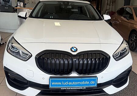 BMW 118 iA Sport Line,HUD,LED,Panorama-Dach