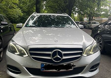 Mercedes-Benz E 220 BlueTEC 4MATIC T AVANTGARDE Autom. AVA...