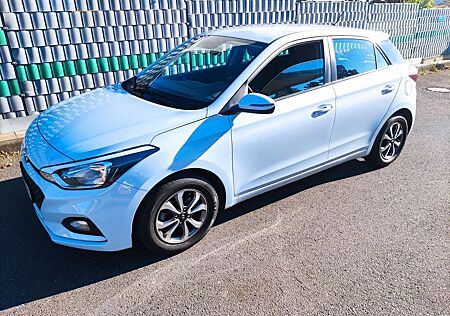 Hyundai i20 1.2 62kW Select Scheckheft gepflegt