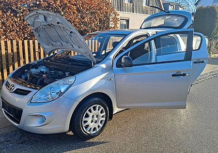 Hyundai i20 Comfort Orig 100 tkm Klima EU5 Tüv 7-27 !!