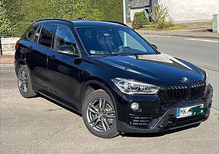 BMW X1 sDrive18i Sport Line + Business + Scheckheft