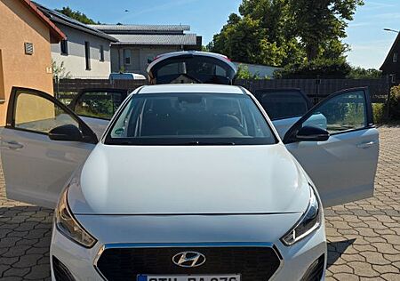 Hyundai i30 1.6 CRDi 85kW Sondermodell YES!