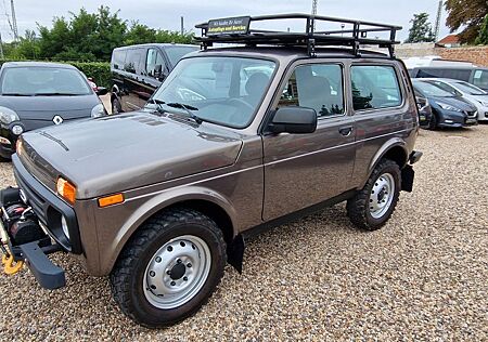 Lada Niva 4x4, neuwertiger Zustand! erst 4000 KM !