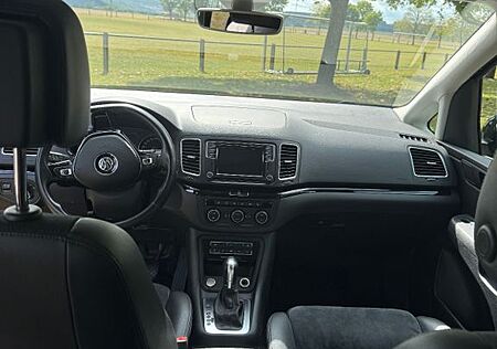 VW Sharan Volkswagen 2.0 TDI SCR 135kW DSG Highline Highline