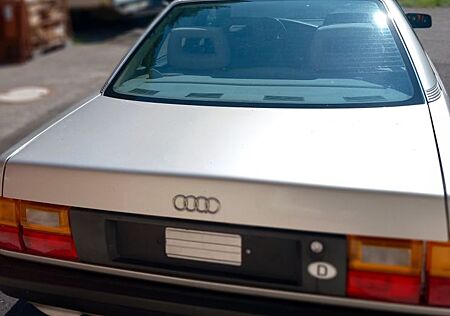 Audi 100
