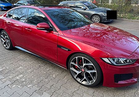 Jaguar XE S Automatik S / 380 PS / 20 Zoll Alu-Felgen