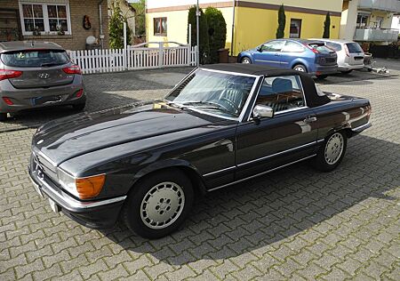 Mercedes-Benz SL 300 Roadster, Cabrio mit Hardtop, anthrazit