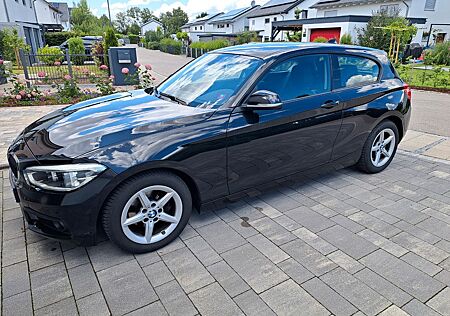 BMW 118d schwarz Navi, Tempomat, PDC v/h