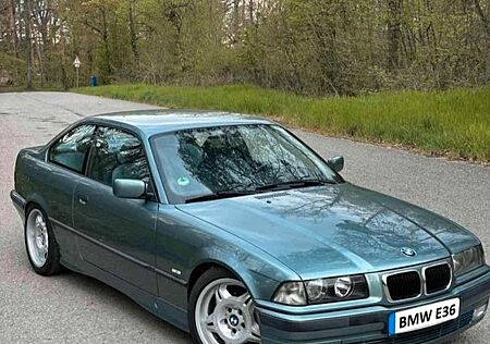 BMW 320i Coupe